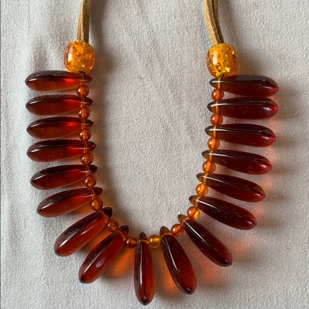 Leather and amber(?) necklace - Picture 2 of 3
